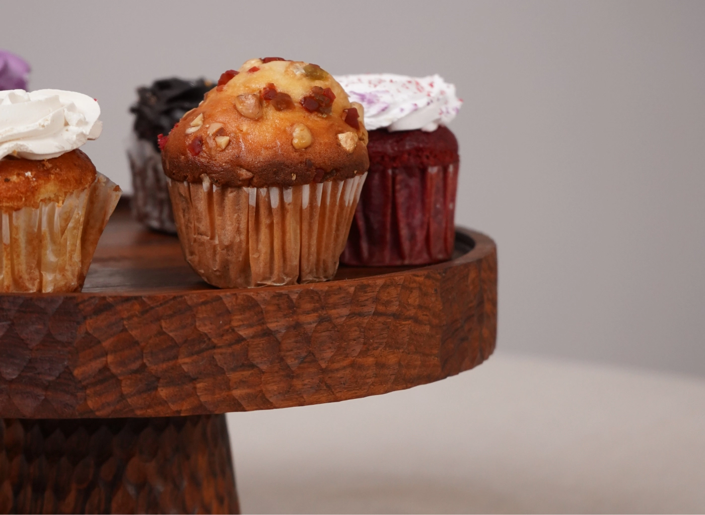 wooden cake stand design with cake display